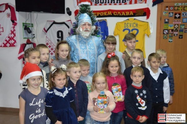 Святий Миколай влаштував дітям атошників свято в ультрас-пабі