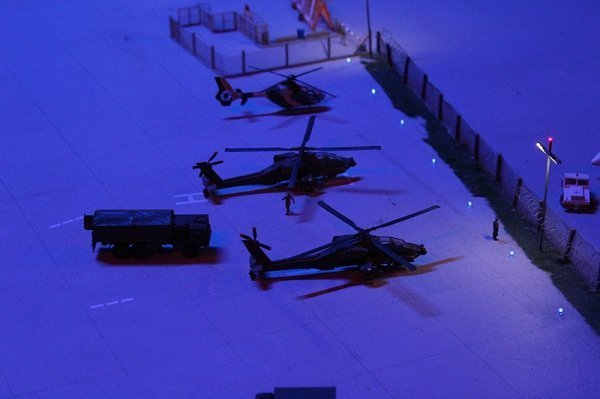 Поруч з цивільним - військовий аеродром