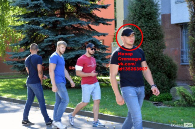 ЗМІ ідентифікували молодиків, які пікетували СБУ