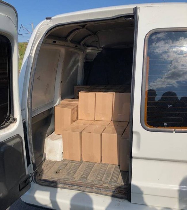На Волині зупинили бус, набитий контрафактним алкоголем