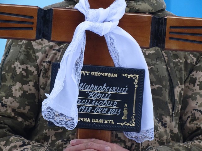 Осиротіли троє донечок: поховали Героя Юрія Марковського з Волині