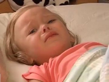 2-річна дівчинка вижила після падіння з багатоповерхівки у Рівному. ВІДЕО