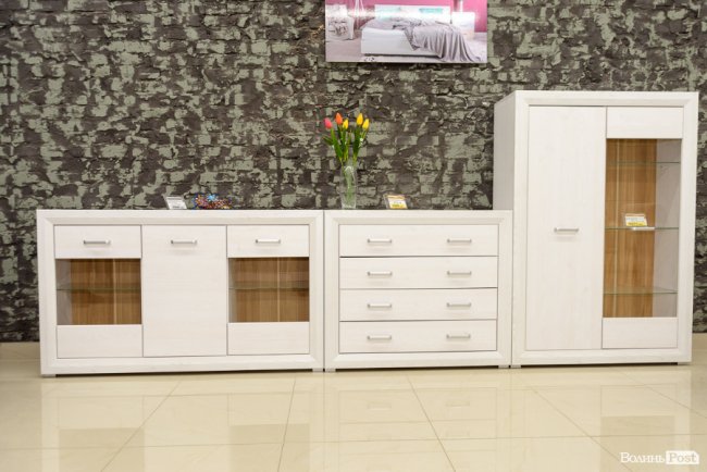 У Новий рік – із новими меблями: у луцькому торговому центрі «Нова Маркет» – знижки на столи і дивани. ФОТО*