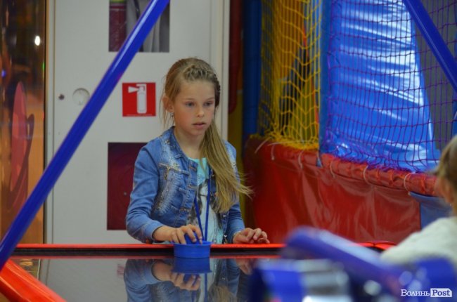 Діти наших Героїв: у «ПортСity» розважали дітей волинських атовців