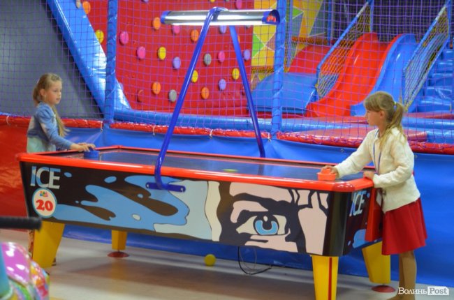 Діти наших Героїв: у «ПортСity» розважали дітей волинських атовців