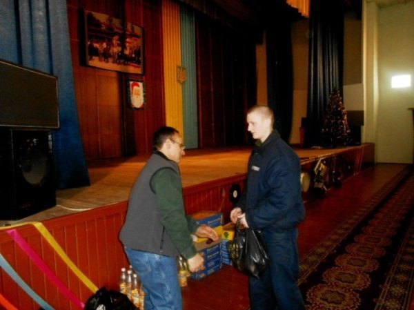 У Ковельську колонію колишній в’язень привіз подарунки. ФОТО