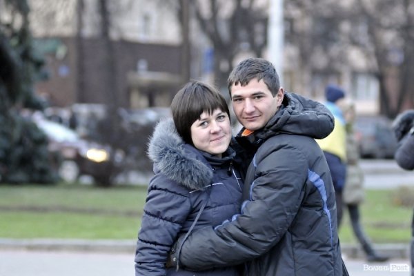 Любов на луцькому Євромайдані. ФОТО