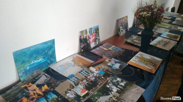 Воїни та янголи: волинський айдарівець презентував виставку картин