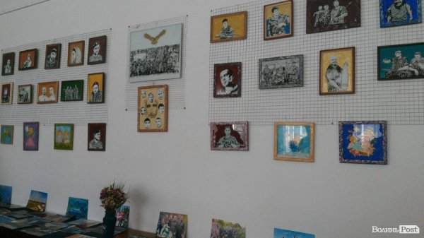 Воїни та янголи: волинський айдарівець презентував виставку картин