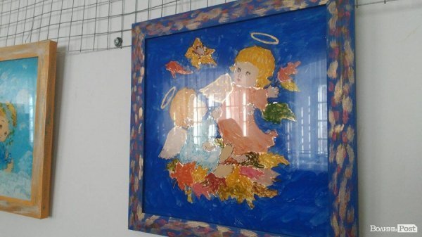 Воїни та янголи: волинський айдарівець презентував виставку картин