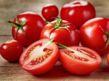 В'ялять, сушать, консервують: на Волині господарство вирощує томати