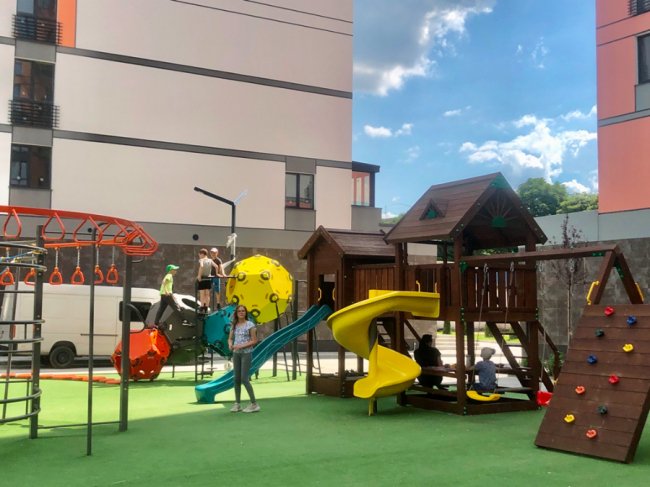 Візитівка «Єврохолдінгу» – красивий благоустрій*