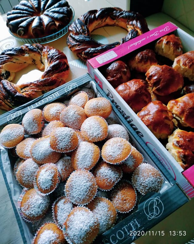 Волинянки власноруч напекли солодощів і передали бійцям на Схід