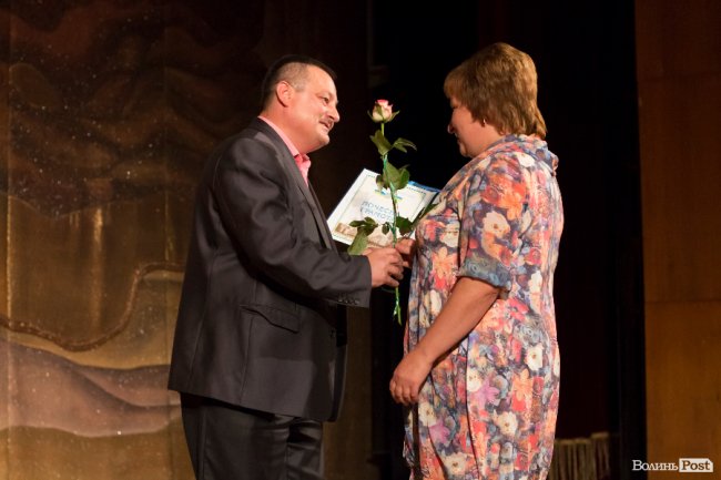 Квіти, подяки та музичний концерт: волинських медпрацівників привітали з професійним  святом