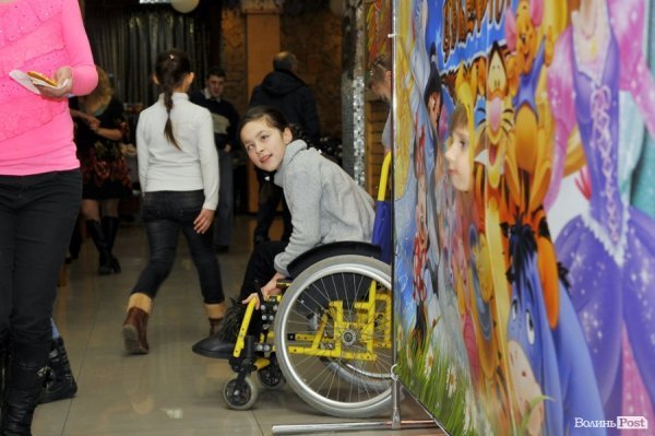 Майстерки, фотозони, аукціон: у Луцьку влаштували свято для особливих дітей