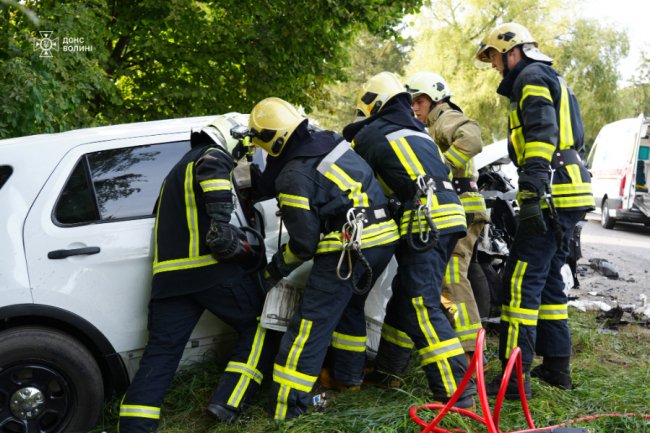 Рятувальники «вирізали» пасажира: у Луцькому районі зіткнулися дві автівки