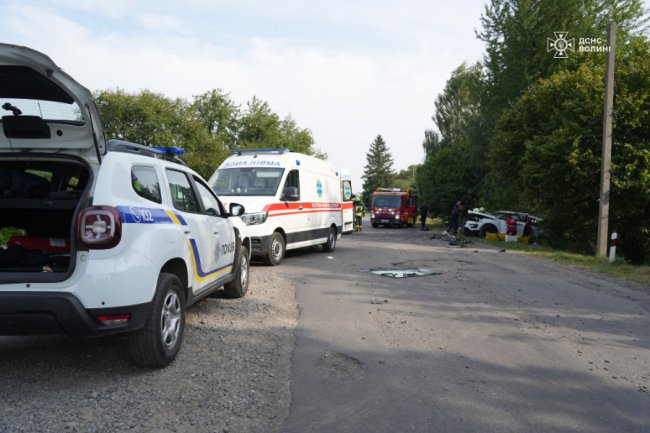 Рятувальники «вирізали» пасажира: у Луцькому районі зіткнулися дві автівки