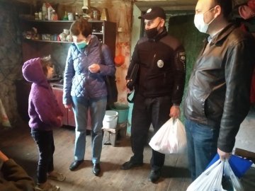 У районі на Волині перевіряли сім’ї, у яких батьки дітей раніше пиячили