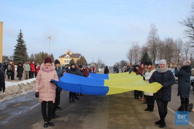 У Нововолинську мешканці утворили ланцюг єднання