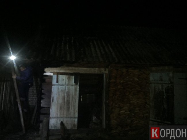 У селі на Волині через попіл у мішках горіла господарча споруда. ФОТО