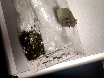 У непритомного волинянина патрульні виявили 3 пакунки з наркотиками. ФОТО