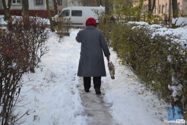 Через ожеледицю у Нововолинську постраждали 10 осіб