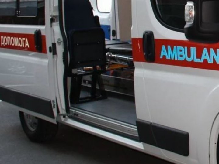 На Волині дівчинка вилізла на авто та схопилася за високовольтний кабель: які наслідки