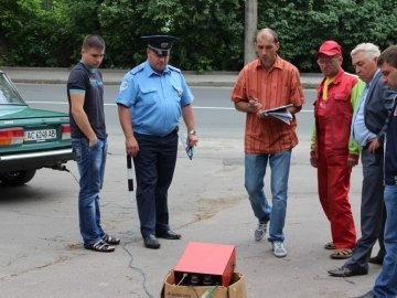 У Луцьку перевіряють машини на рівень шкідливих викидів