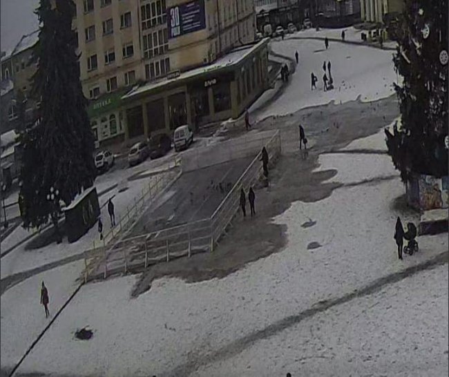 Каток у Володимирі залили за 237 гривень