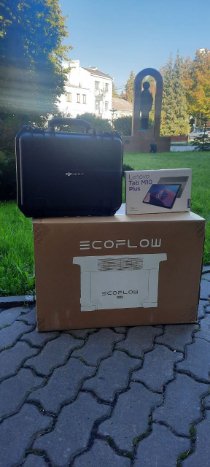 Луцька громада передала воїнам квадрокоптер, зарядну станцію і Starlink