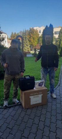 Луцька громада передала воїнам квадрокоптер, зарядну станцію і Starlink