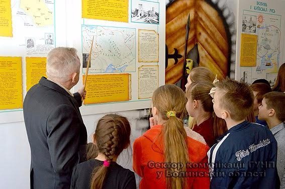 Луцькі школярі завітали до поліцейських. ФОТО