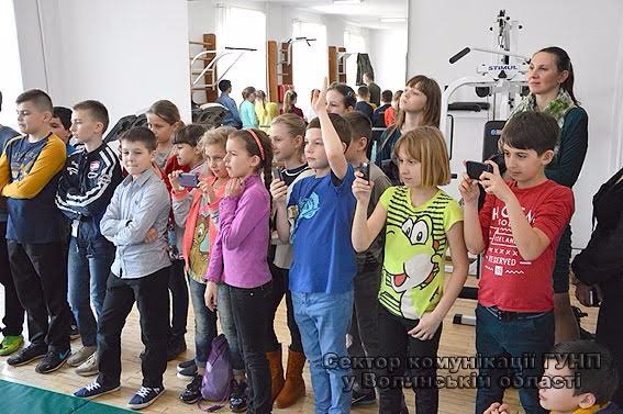 Луцькі школярі завітали до поліцейських. ФОТО