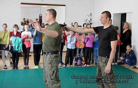 Луцькі школярі завітали до поліцейських. ФОТО