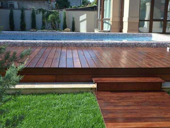 Що таке термодеревина і чому її обирають для зовнішніх робіт