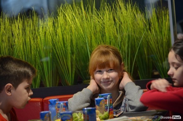 Луцький меценат Андрій Покровський влаштував різдвяне свято для соціально  незахищених діток