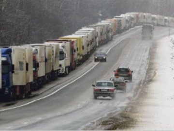 На українсько-білоруському кордоні збільшився потік вантажівок