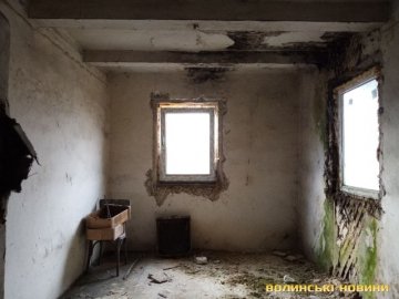 На Волині вагітну сироту поселили у хату-розвалюху, яка не придатна для проживання. ФОТО