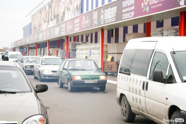 Під Луцьком пікетували гіпермаркет «Епіцентр». ФОТО