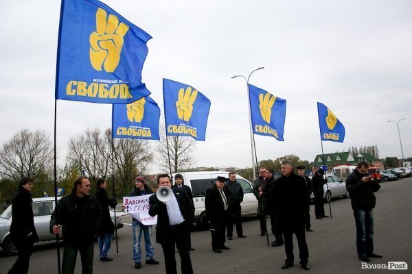 Під Луцьком пікетували гіпермаркет «Епіцентр». ФОТО