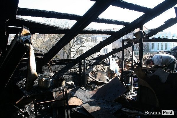 У центрі Луцька згоріла унікальна колекція книг. Власник підозрює підпал. ФОТО