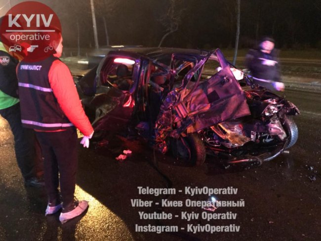 Масштабна аварія у Києві: 2 загиблих, 3 постраждалих. ФОТО