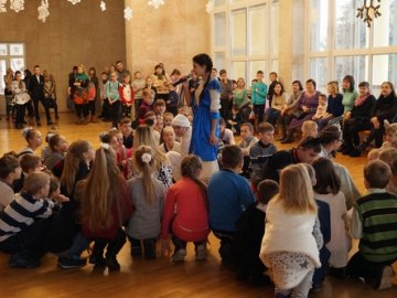 У Луцьку влаштували новорічне шоу для дітей. ФОТО