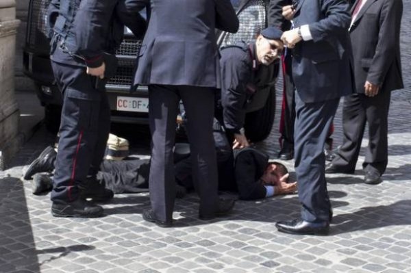 В Італії чоловік вчинив стрілянину під час присяги нового уряду. ФОТО. ВІДЕО