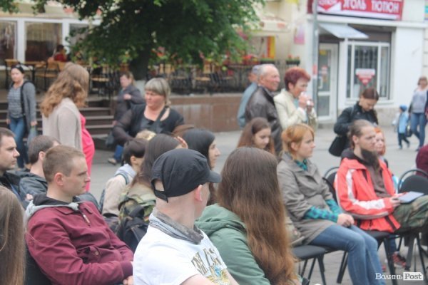 Маленький світ великої людини: у Луцьку лунали вірші Героя Небесної сотні. ФОТО