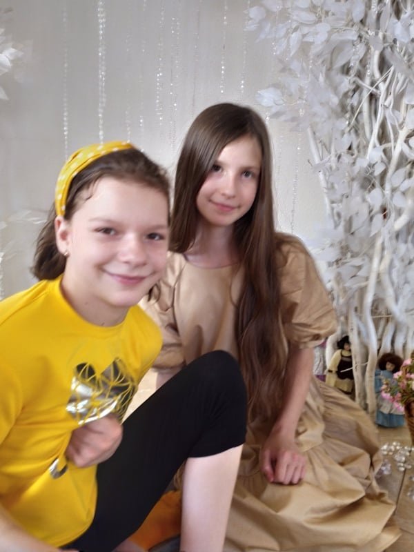 Історія 13-річної лучанки з інвалідністю, яка малює картини ротом