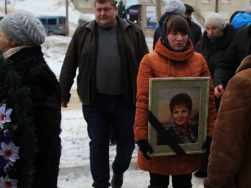 У Нововолинську попрощалися з відомою поетесою