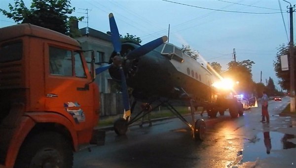 У Ковелі літак контрабандистів «приземлили». ФОТО