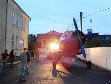 У Ковелі літак контрабандистів «приземлили». ФОТО