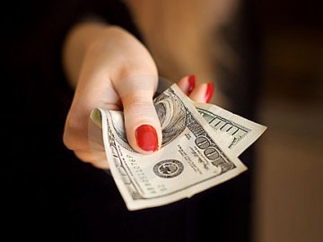 Волинський митник попався на хабарі